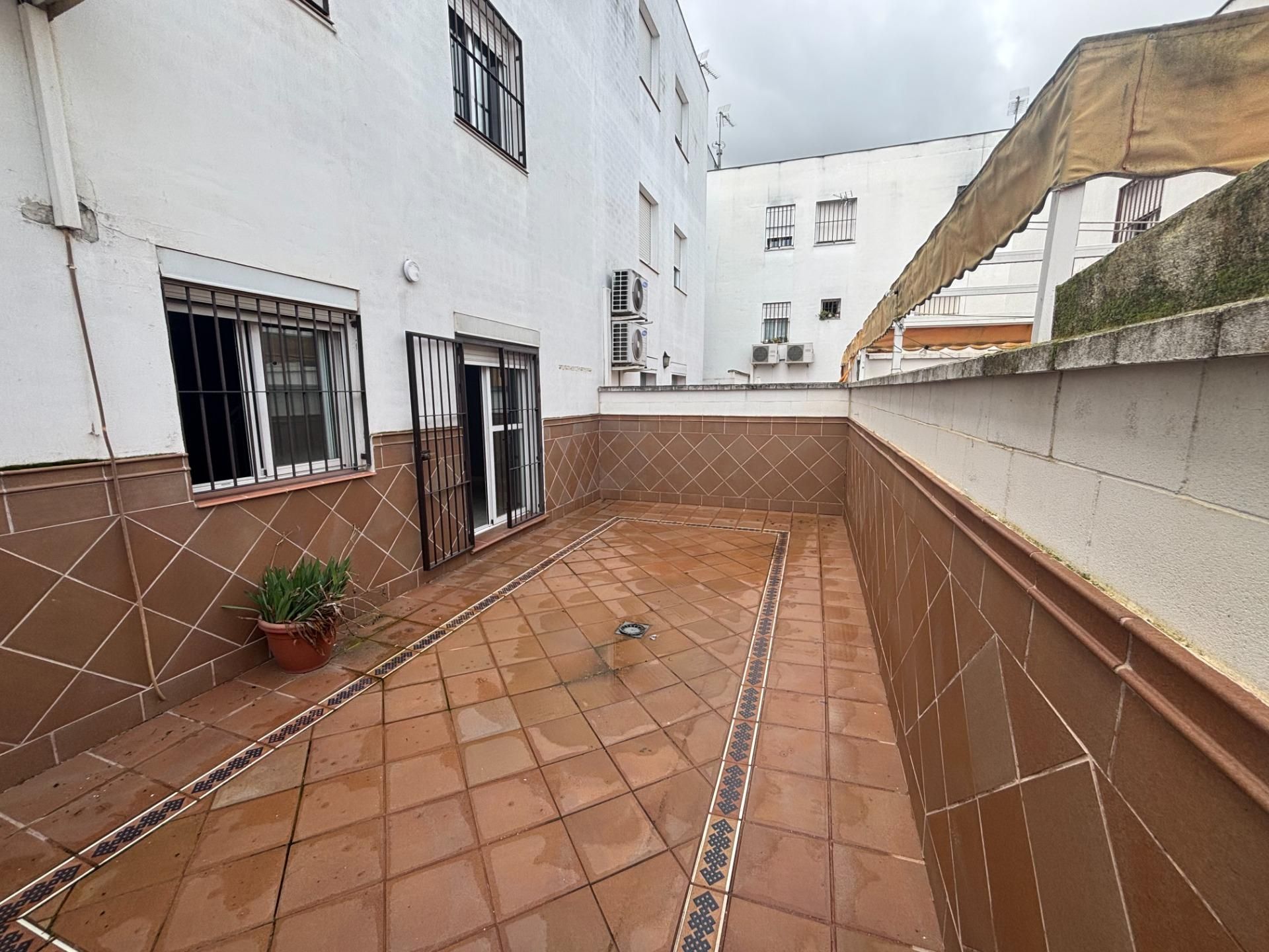 Terrassa de Casa adosada en venda en Camas amb Aire condicionat, Traster i Balcó