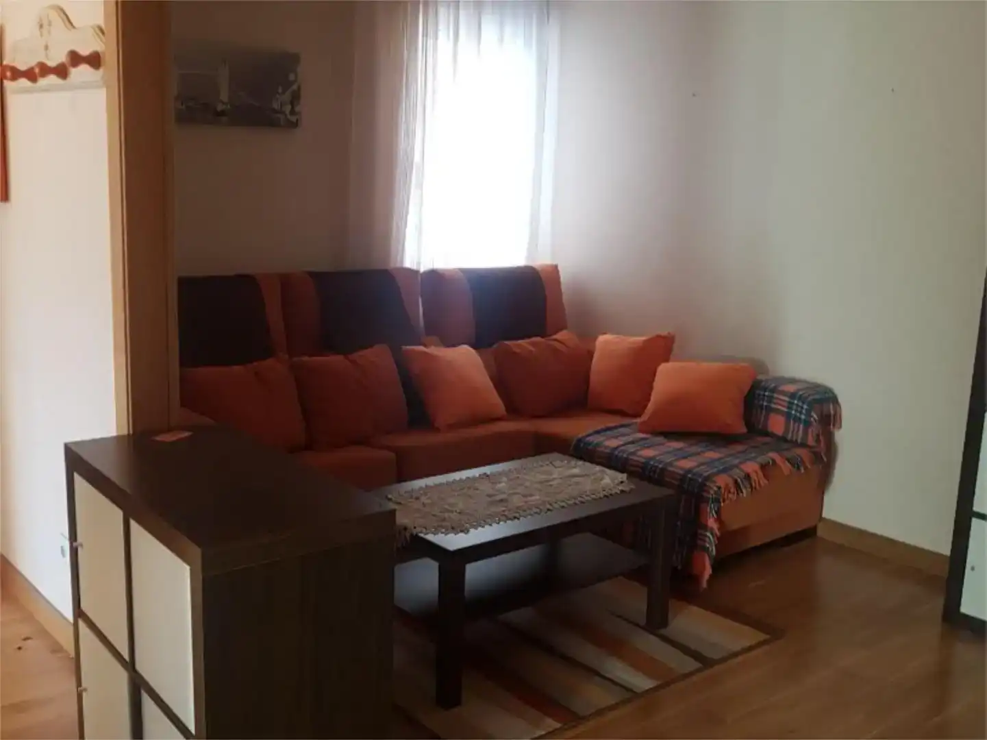 Sala d'estar de Pis en venda en León Capital  amb Calefacció, Parquet i Moblat