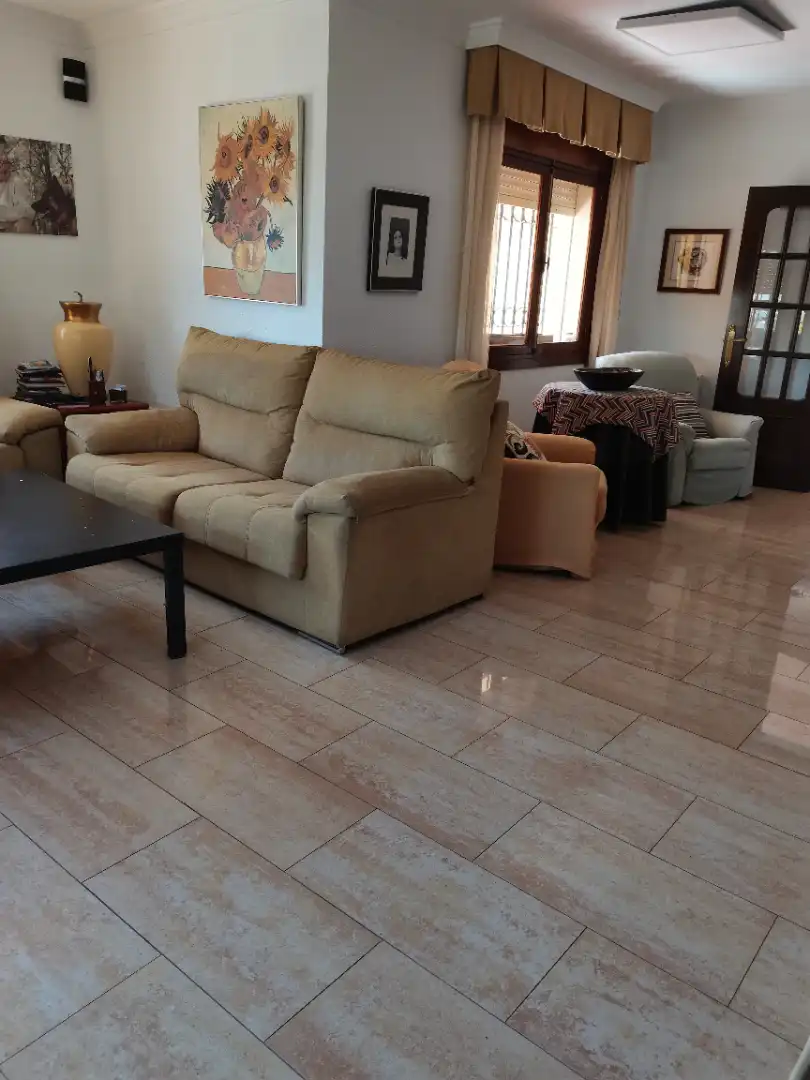 Sala d'estar de Casa o xalet en venda en Málaga amb Calefacció, Jardí privat i Parquet
