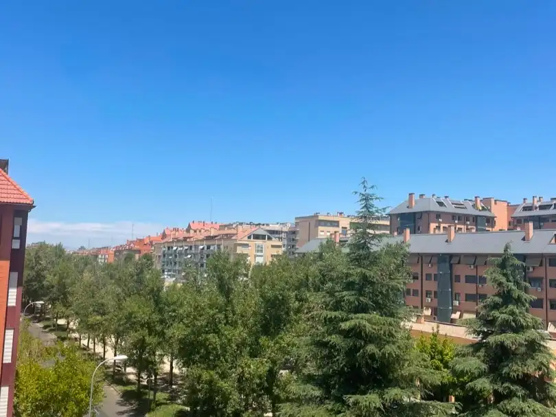 Pis amb piscina de lloguer a Berrocal 52