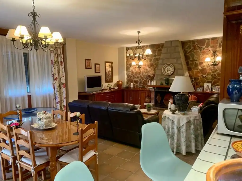Sala de estar de Casa o chalet en venta en Úbeda con Jardín privado, Piscina y Balcón