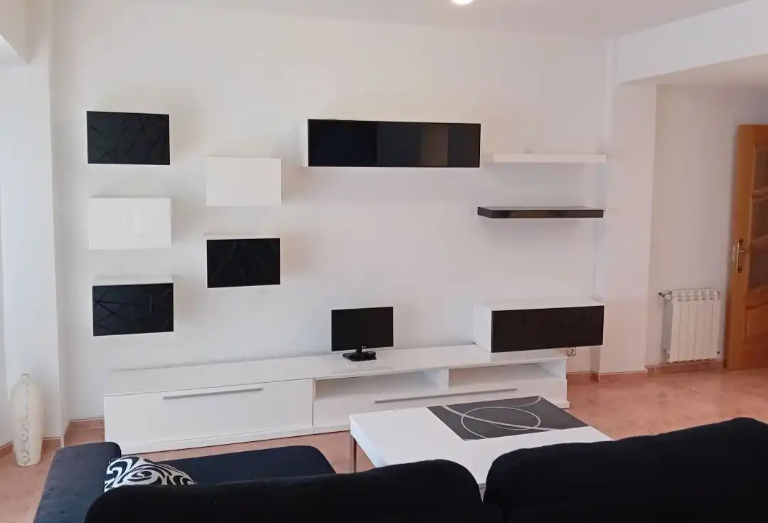Flat for rent in Calle Miguel Villanueva, Gran Via
