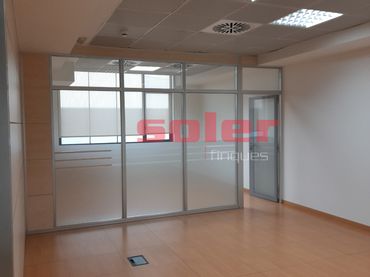 Oficina amb ascensor de lloguer a Avinguda Corts Catalanes 2