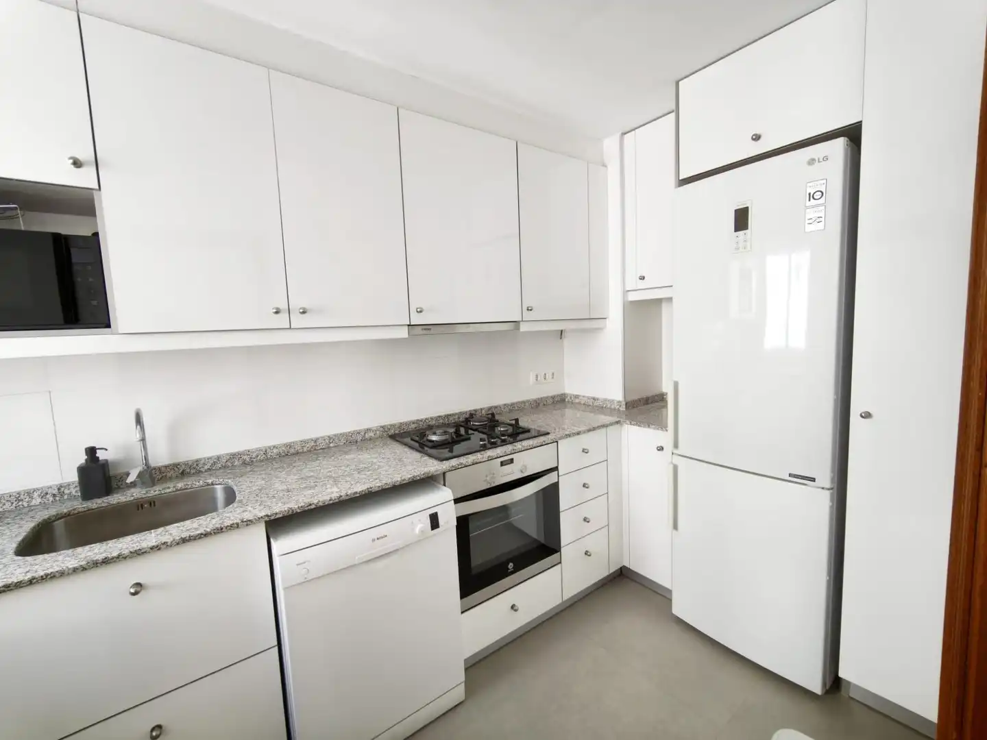 Kitchen of Flat for rent in Valencia  with Air Conditioner, Parquet flooring and Terrace