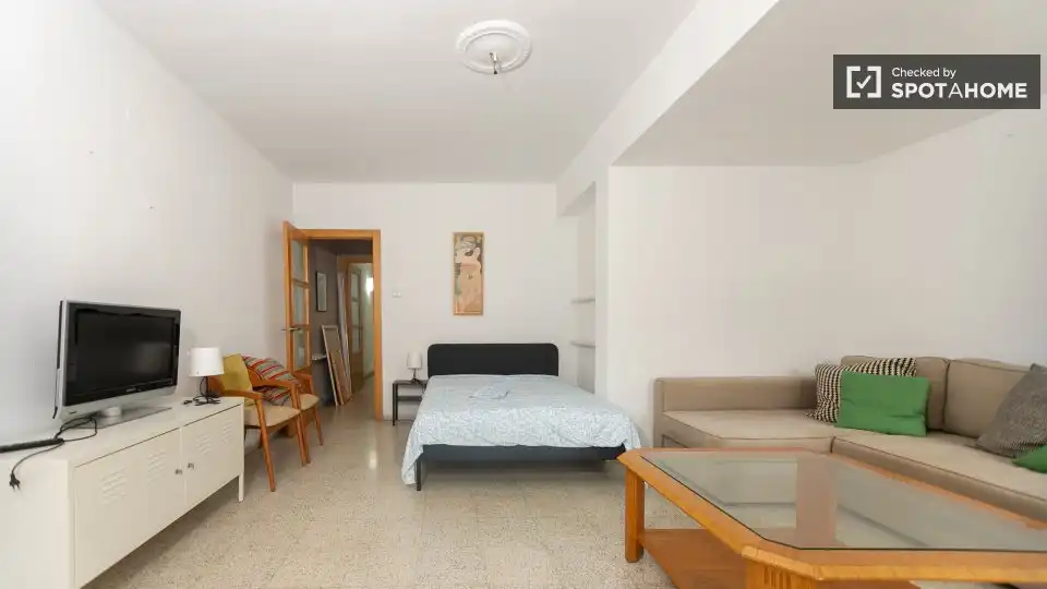 Habitación de Piso de alquiler en Valencia con Aire acondicionado, Calefacción y Amueblado