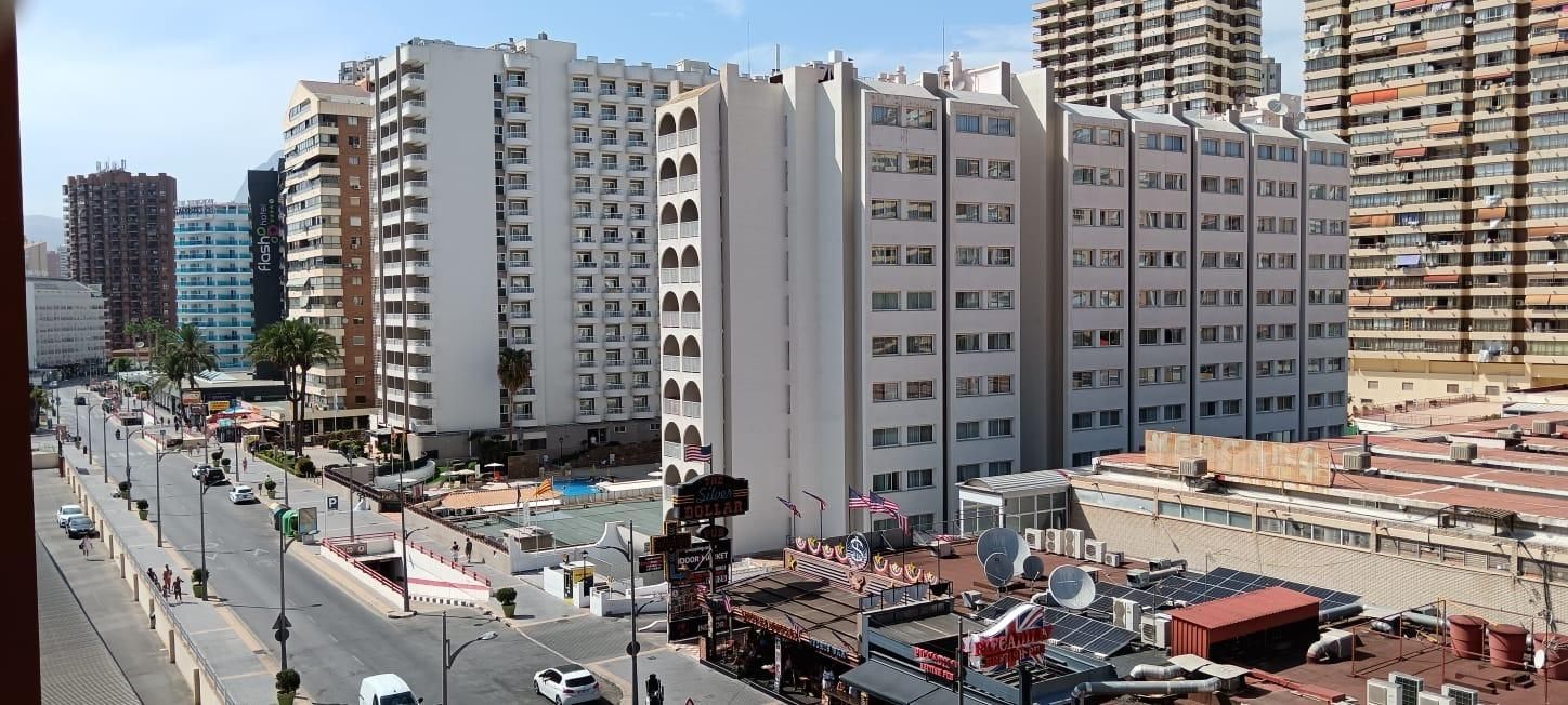 Vista exterior de Apartament en venda en Benidorm amb Piscina comunitària