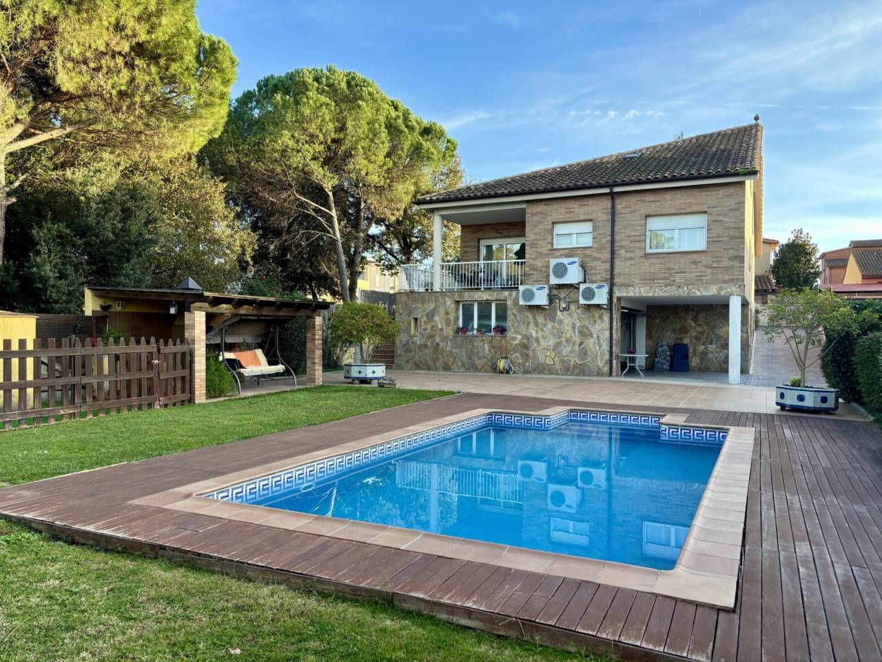 Swimming pool of House or chalet for sale in Riudellots de la Selva  with Air Conditioner, Heating and Private garden