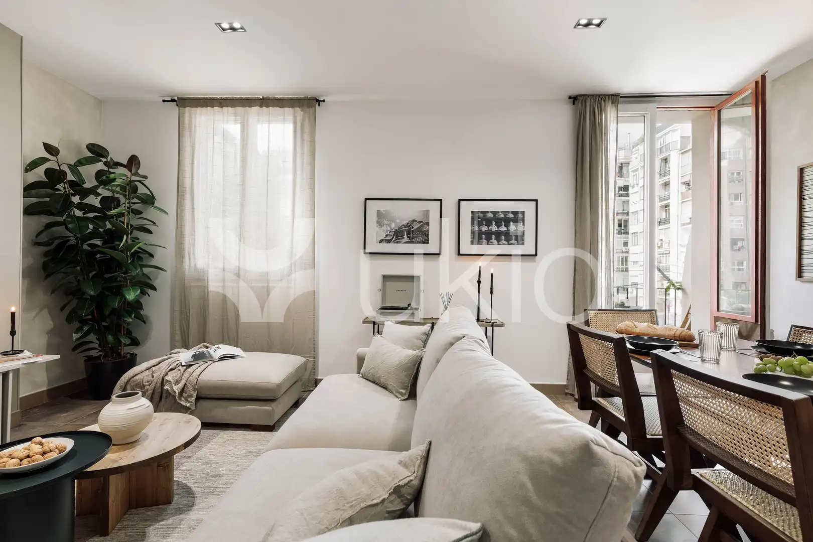 Sala de estar de Apartamento de alquiler en Barcelona con Aire acondicionado, Calefacción y Amueblado