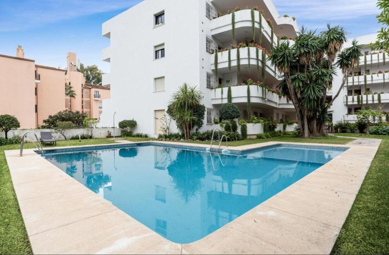 Swimming pool of Flat to rent in Marbella  with Air Conditioner, Private garden and Terrace