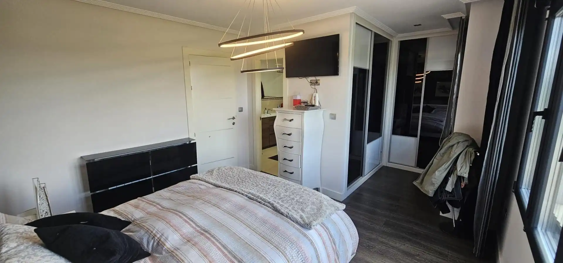 Schlafzimmer von Einfamilien-Reihenhaus zum Verkauf in Villaquilambre mit Heizung, Privatgarten und Parkett