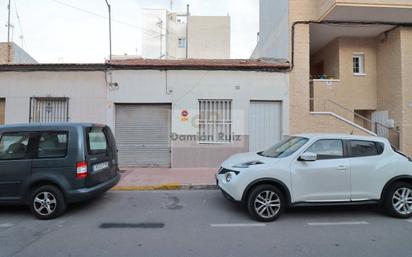 Vista exterior de Casa o xalet en venda en Guardamar del Segura amb Terrassa i Traster