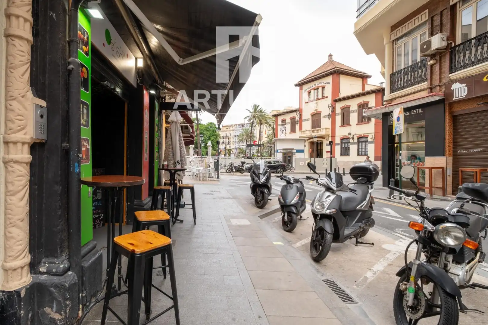 Vista exterior de Local de lloguer en Valencia amb Aire condicionat