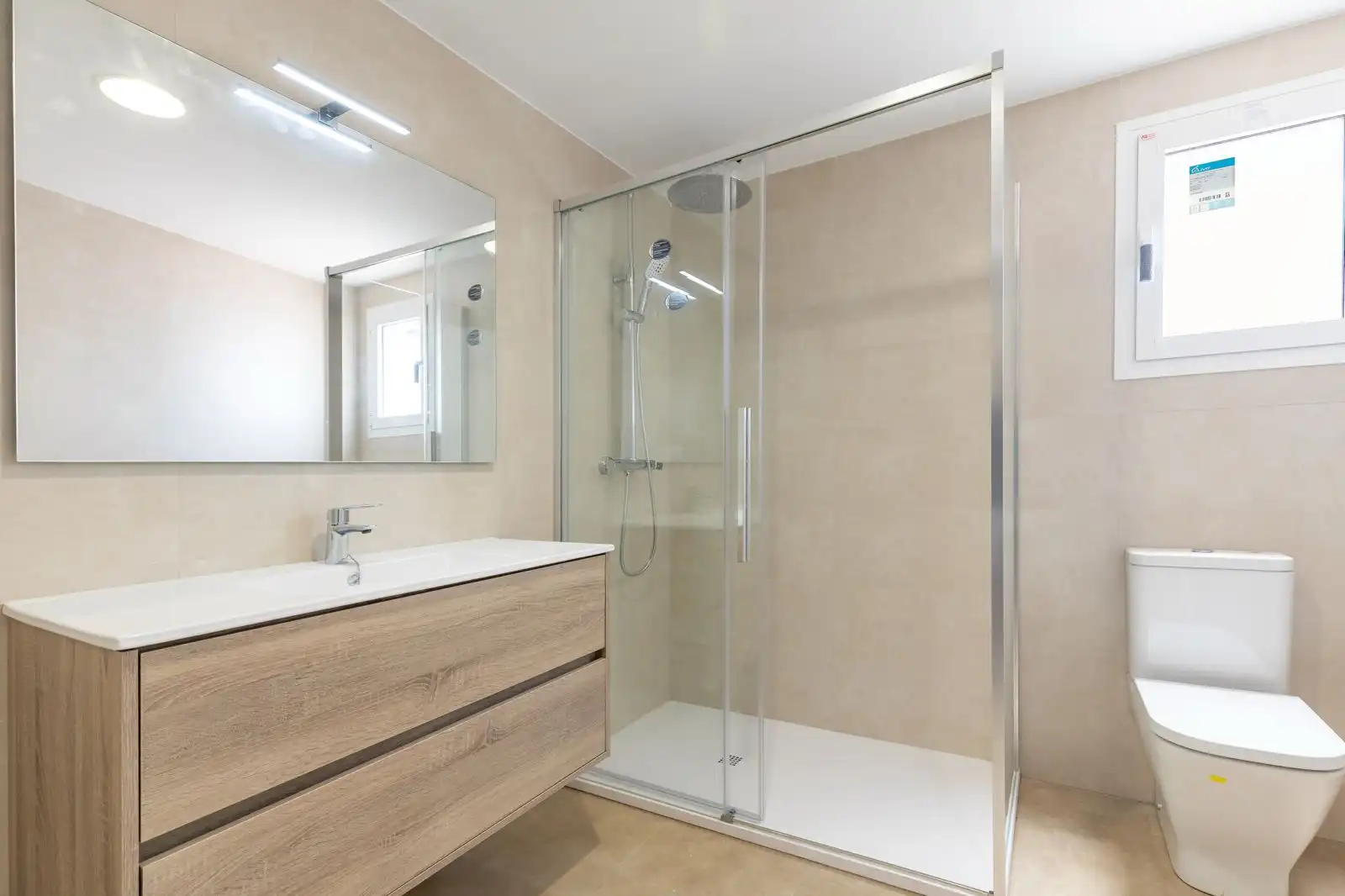 Baño de Piso de alquiler en Meliana con Aire acondicionado, Terraza y Horno