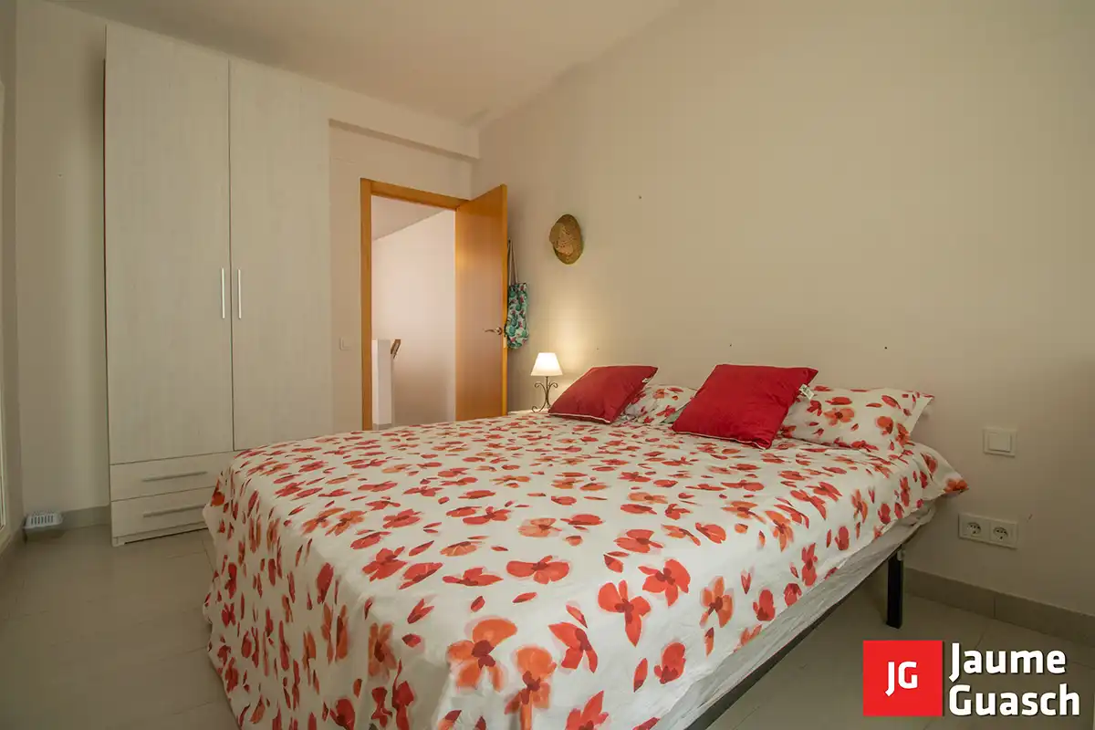 Schlafzimmer von Dachboden zum Verkauf in Torredembarra mit Klimaanlage, Heizung und Terrasse
