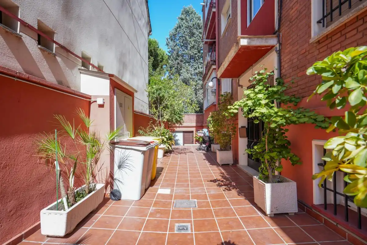 Vista exterior de Piso en venta en Madrid con Calefacción