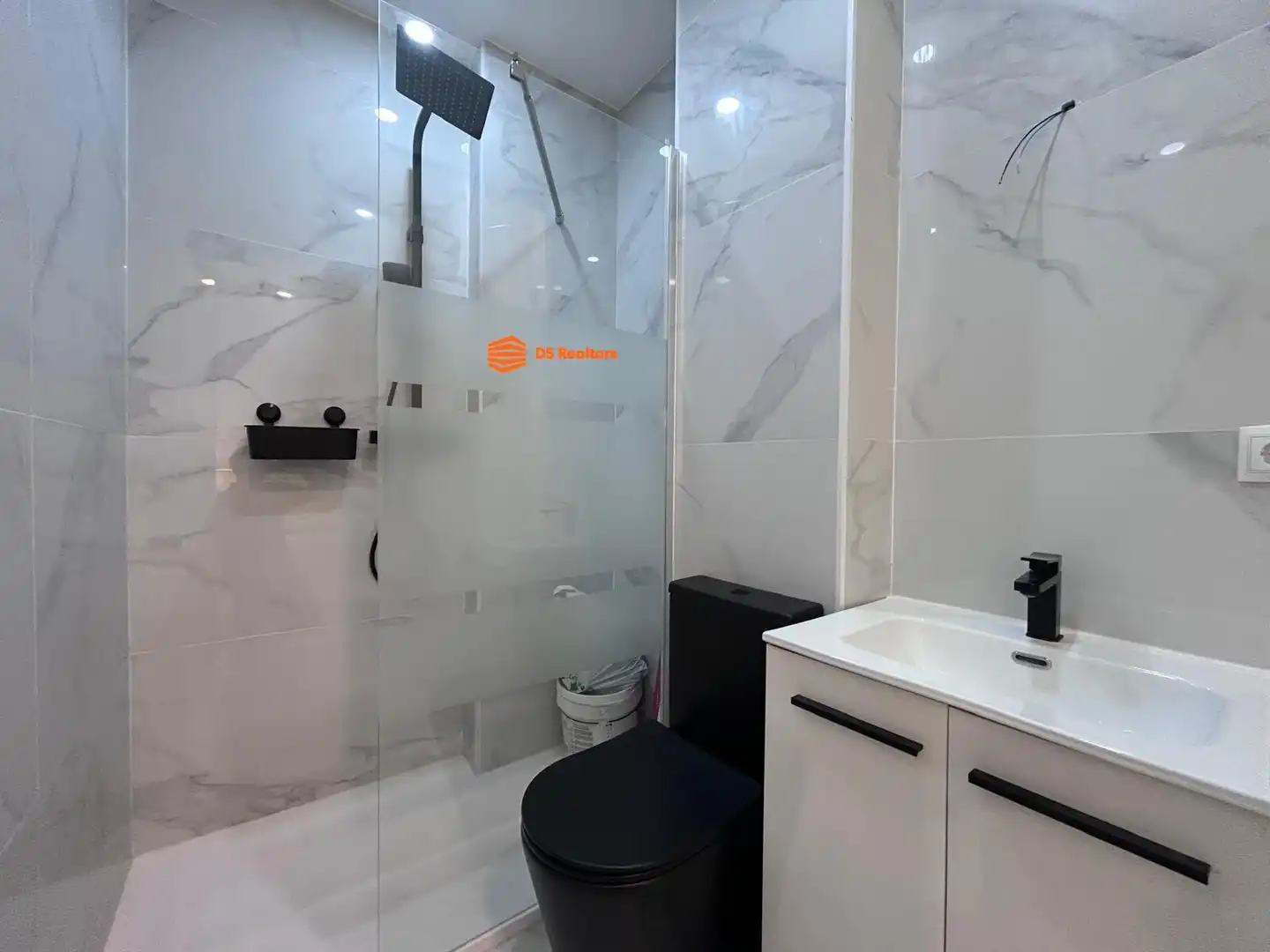 Ground floor with lift for sale in Calle ARTISTAS, imagen 10