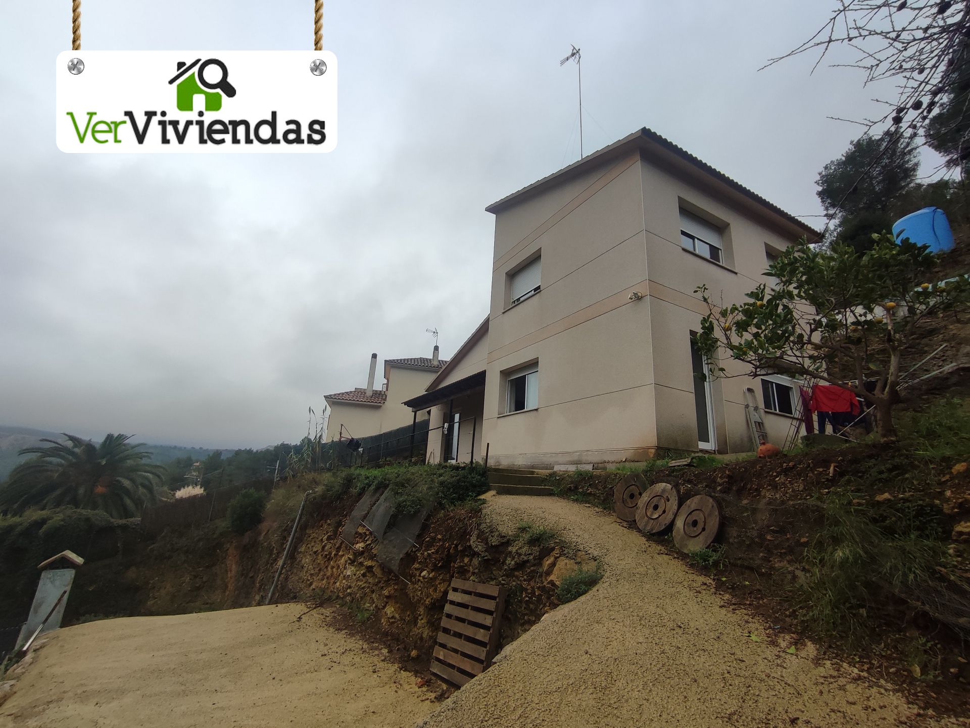 Vista exterior de Casa o xalet en venda en Vallirana amb Calefacció, Jardí privat i Parquet