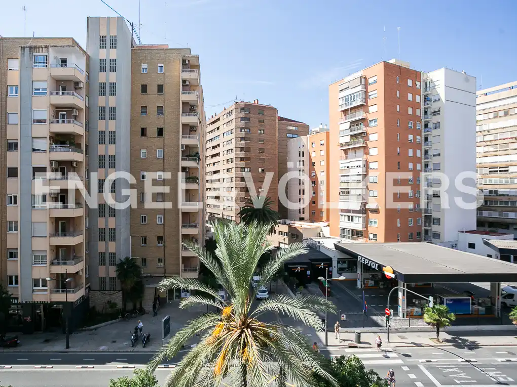 Außenansicht von Wohnung zur Miete in Valencia mit Klimaanlage, Heizung und Terrasse