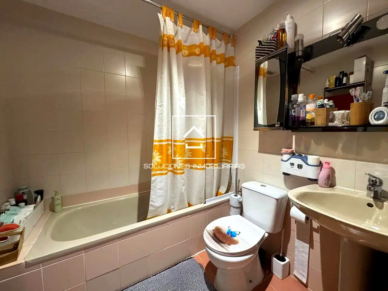 Bathroom of Houses for sale in Meco  with Private garden and Swimming Pool