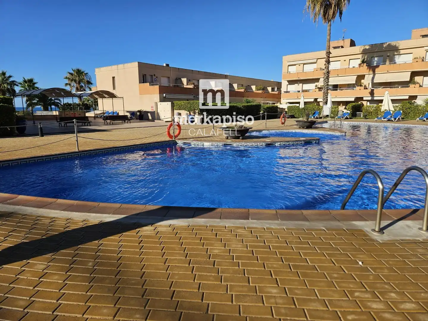 Swimming pool of Flat for sale in Cubelles  with Air Conditioner, Heating and Terrace