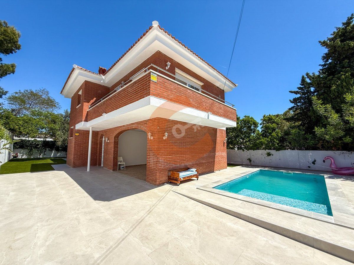 Exterior view of House or chalet for sale in Cunit  with Private garden and Terrace