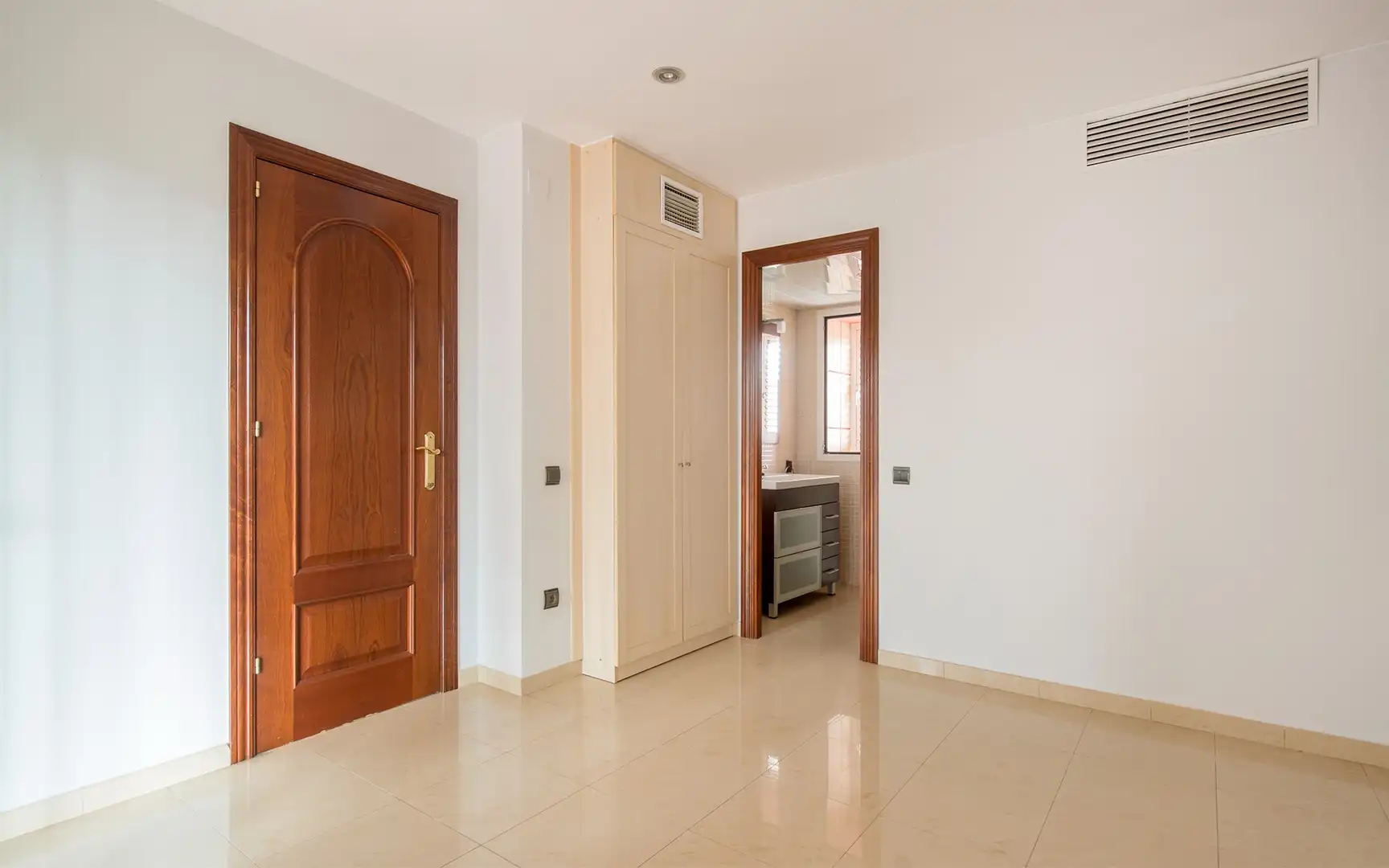 Habitación de Casa o chalet en venta en Sant Boi de Llobregat con Aire acondicionado, Jardín privado y Trastero