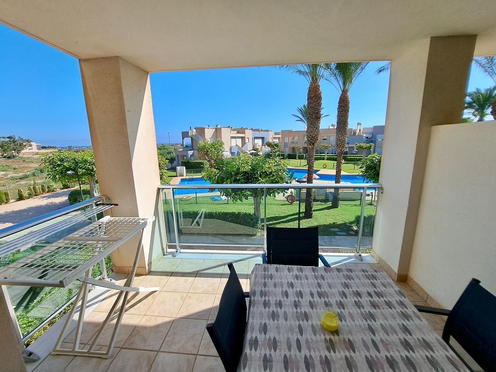 Terrassa de Pis de lloguer en Roquetas de Mar amb Aire condicionat, Terrassa i Piscina comunitària