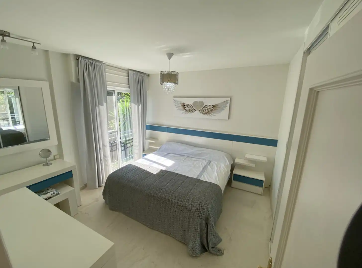 Habitación de Piso de alquiler en Estepona con Aire acondicionado, Terraza y Amueblado