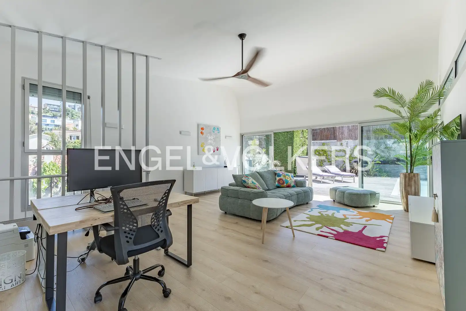 Vista exterior de Casa o xalet en venda en Esplugues de Llobregat amb Aire condicionat, Calefacció i Jardí privat