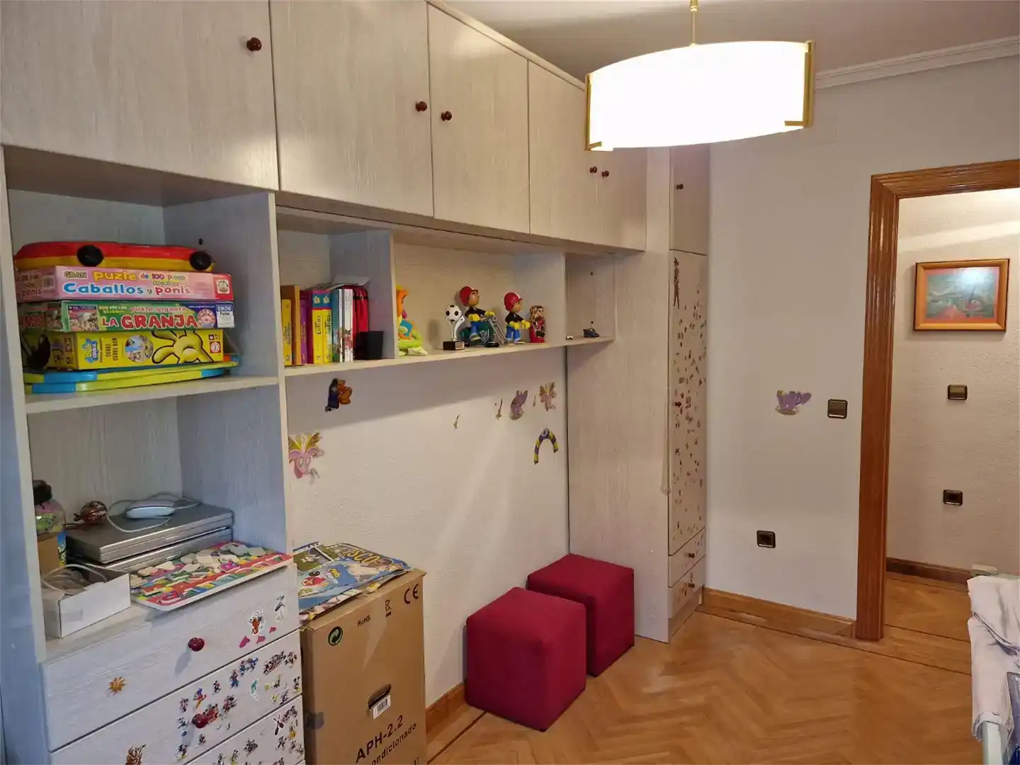 Dormitori de Pis en venda en Huete amb Parquet, Moblat i Balcó