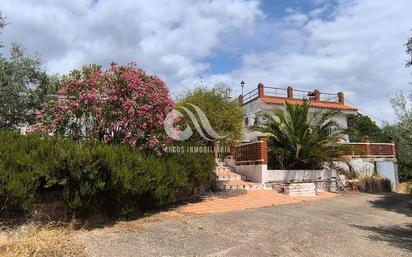 Vista exterior de Casa o xalet en venda en  Córdoba Capital amb Terrassa i Piscina