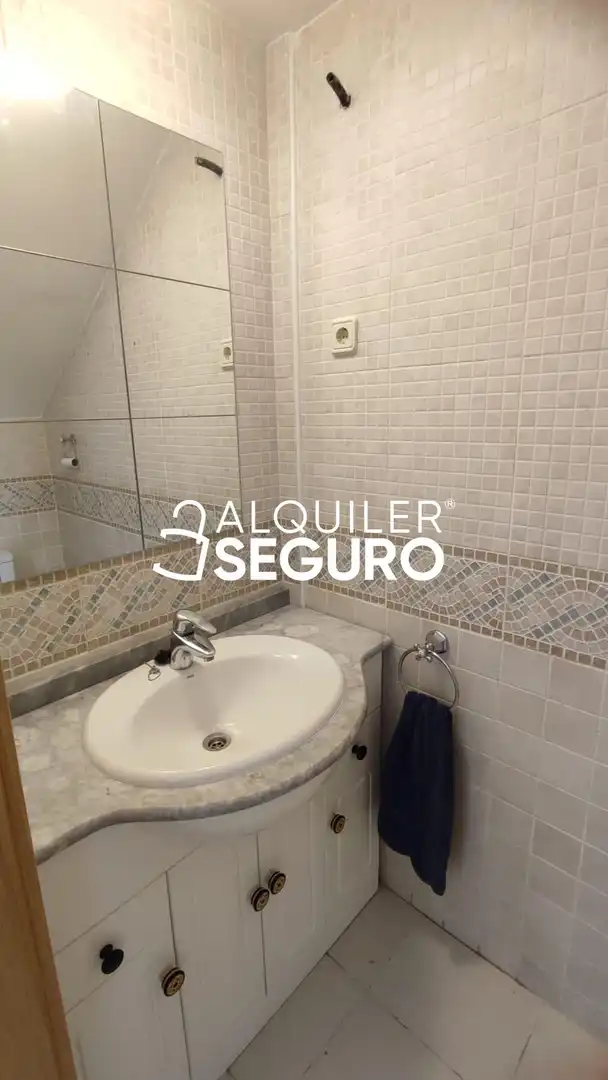 Badezimmer von Wohnung zur Miete in Fuente El Saz de Jarama mit Klimaanlage und Heizung