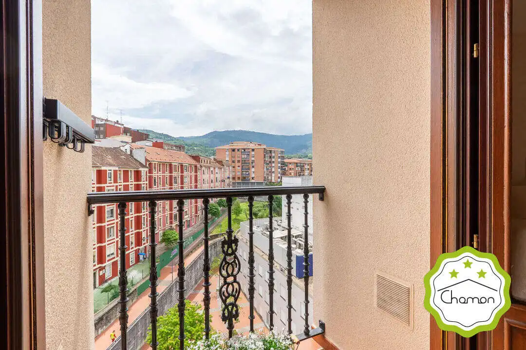 Flat for sale in Iralabarri