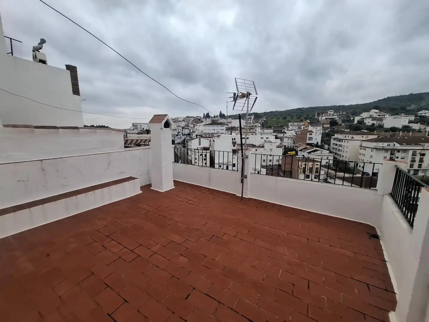 Vista exterior de Casa o xalet en venda en Tolox amb Terrassa