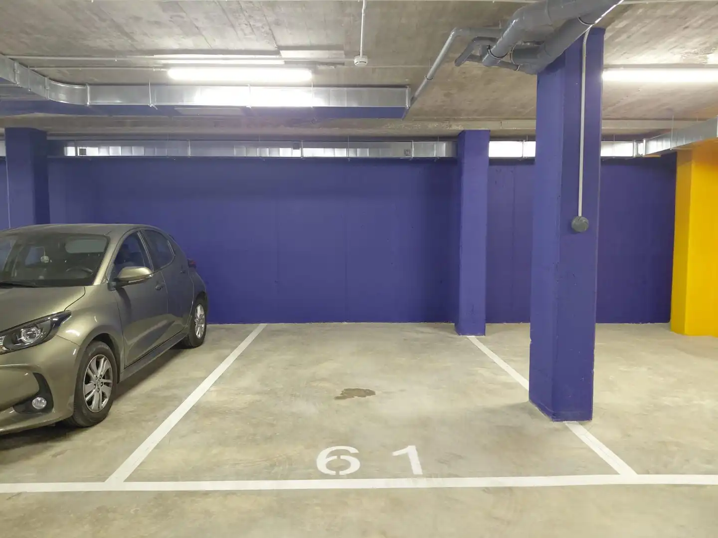 Parkplatz von Dachboden zur Miete in Camas mit Klimaanlage, Heizung und Privatgarten