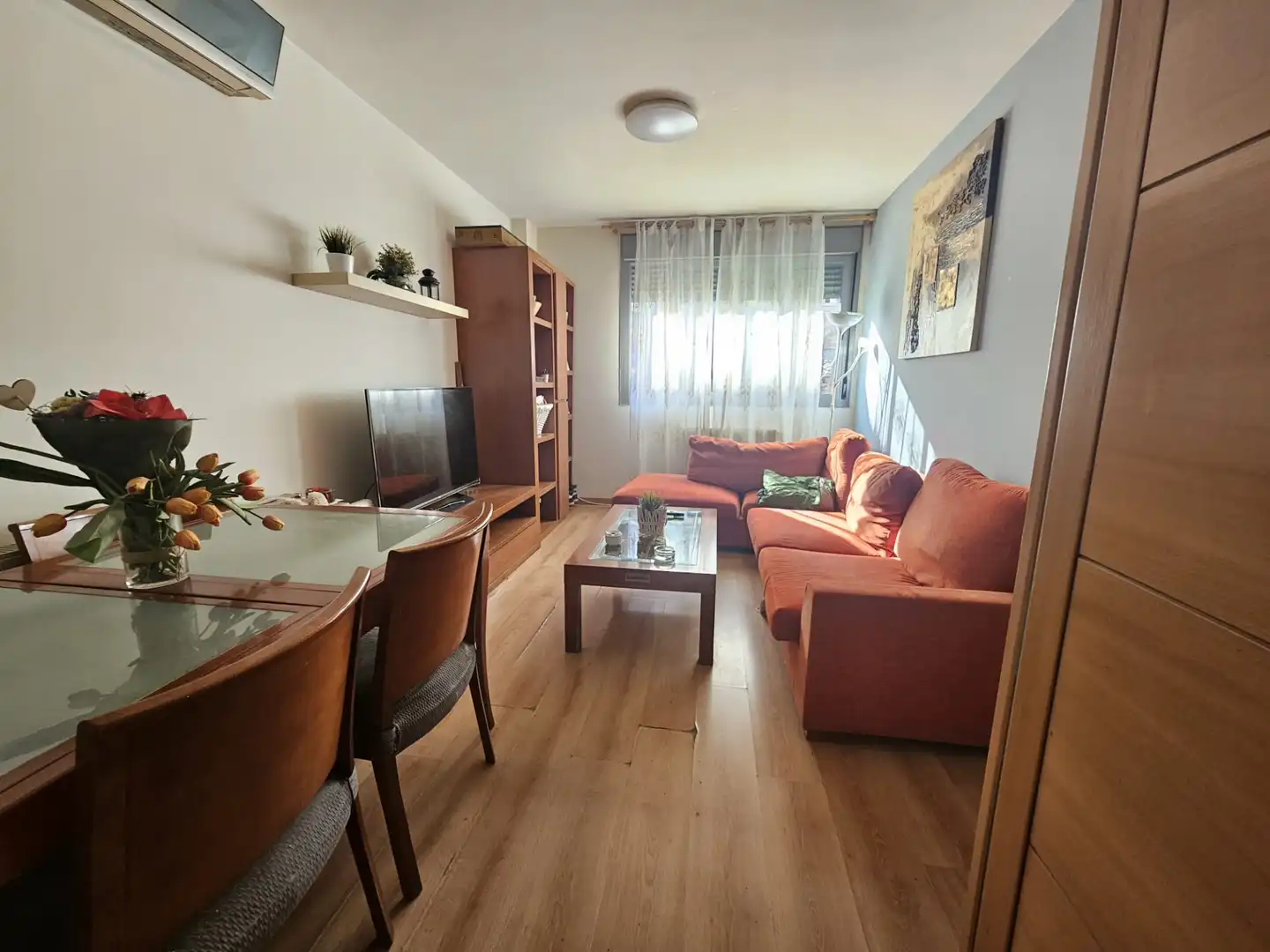 Living room of Flat for sale in Alcobendas  with Air Conditioner, Heating and Storage room