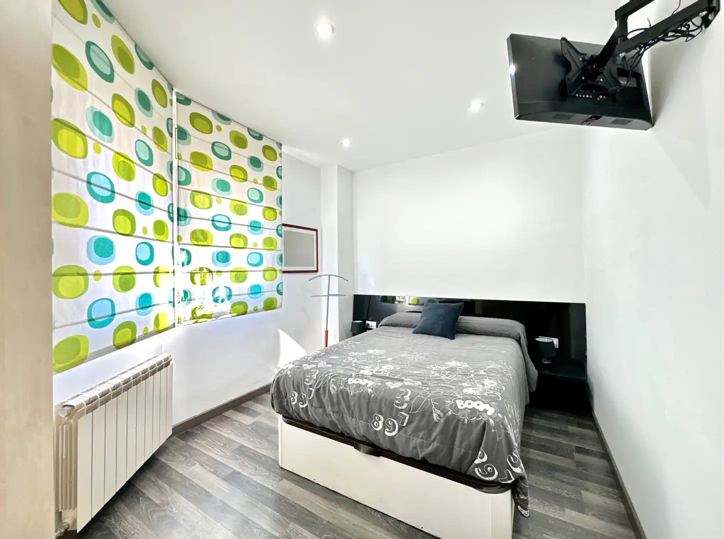 Bedroom of Houses for sale in Torelló  with Air Conditioner, Heating and Private garden