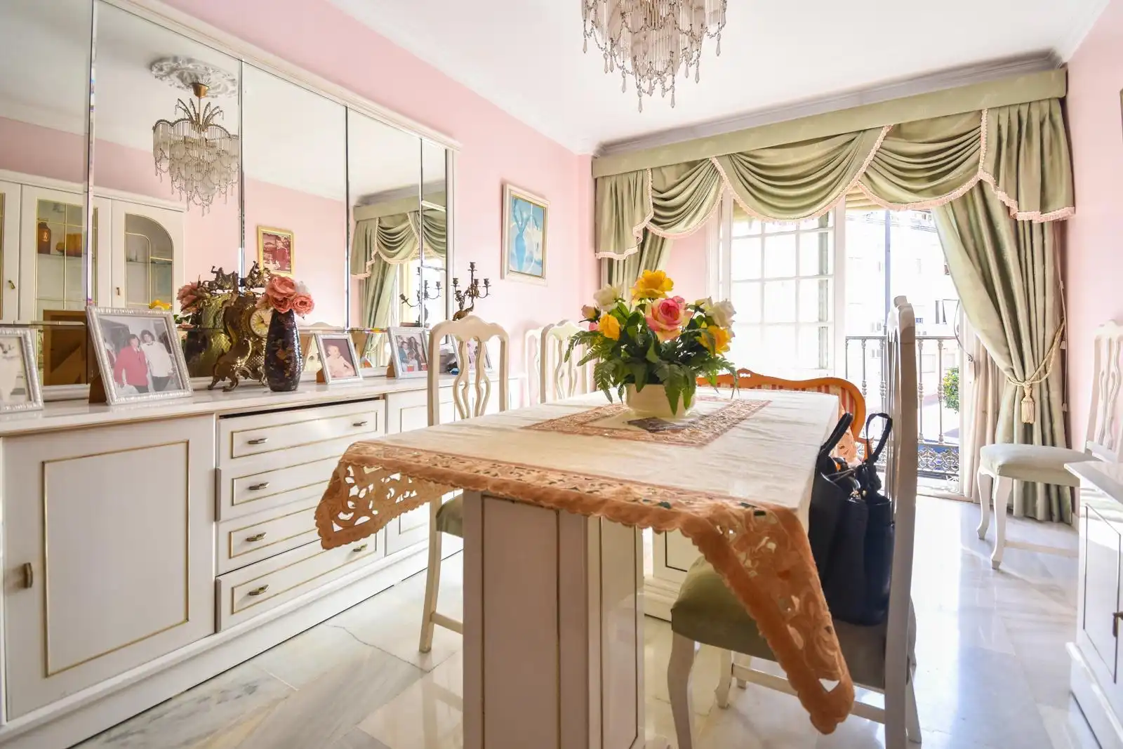Comedor de Edificio en venta en Mijas