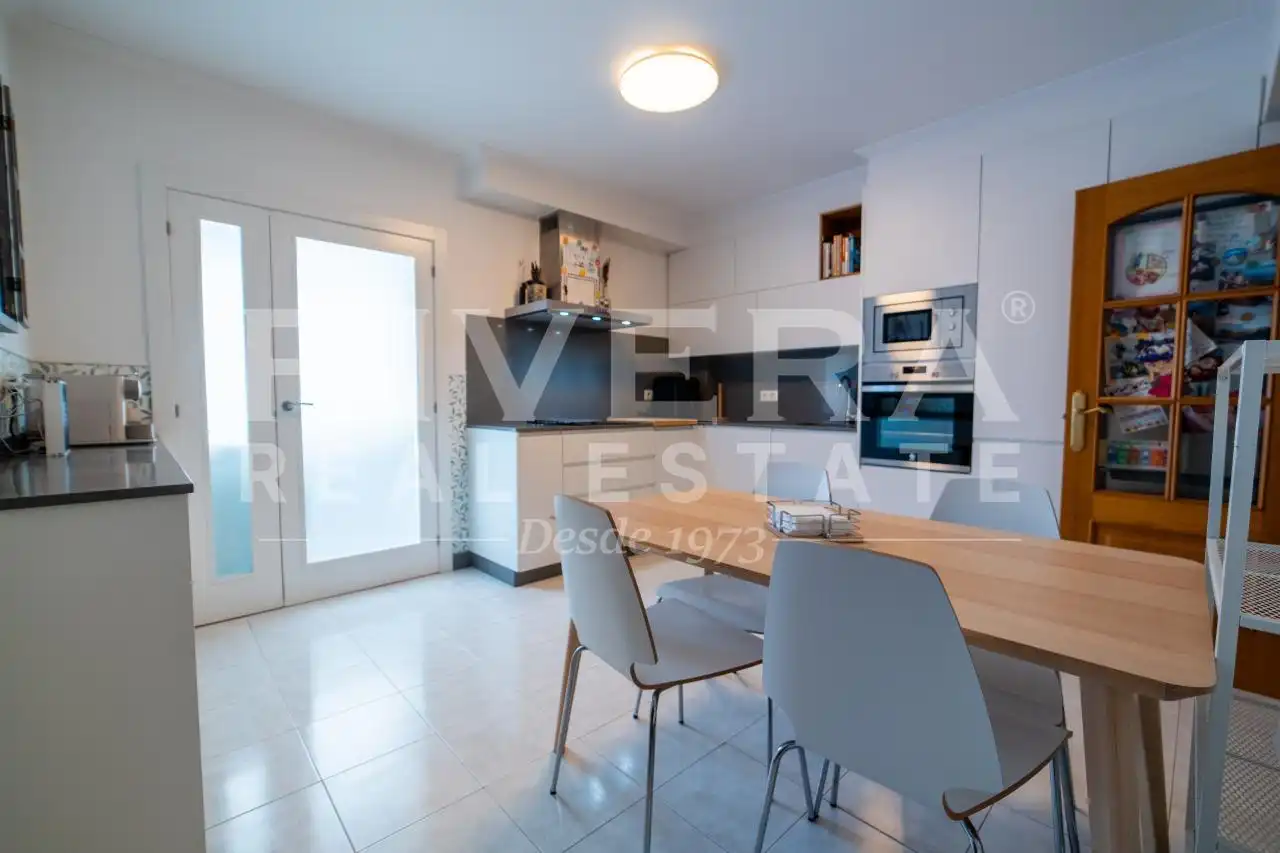 Cocina de Piso en venta en Vigo  con Calefacción, Parquet y Terraza