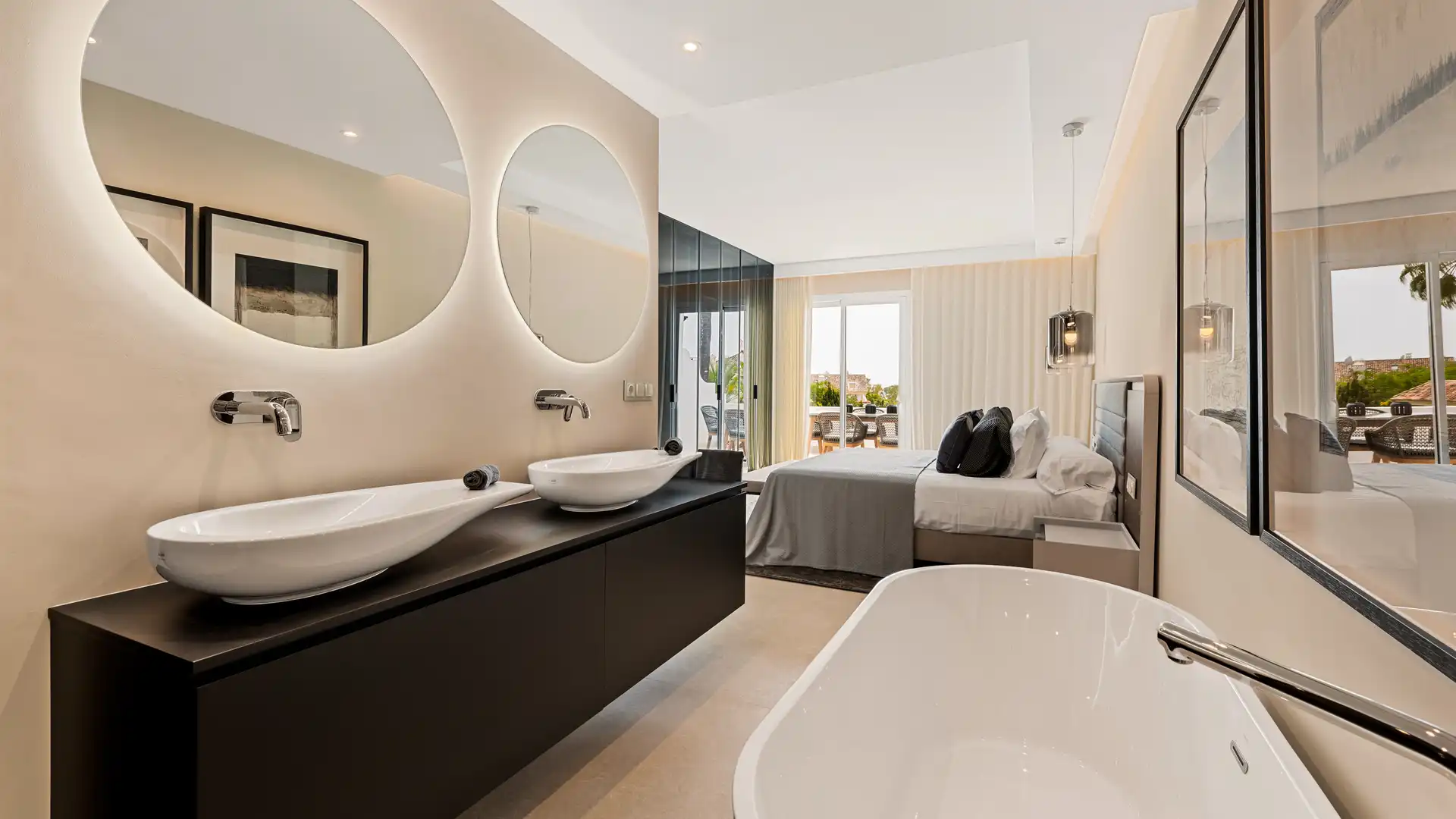 Bathroom of Apartments for sale in Marbella  with Air Conditioner, Heating and Terrace