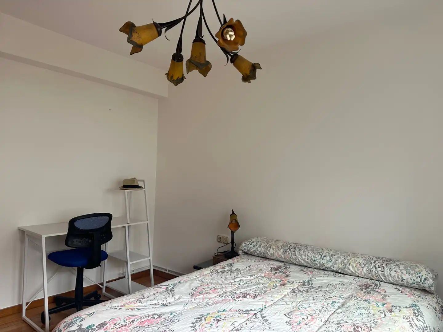 Bedroom of Flat for rent in Santiago de Compostela   with Heating, Parquet flooring and Furnished