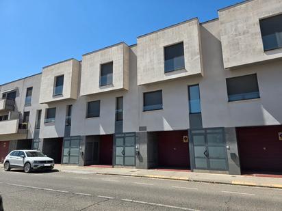 Exterior view of Single-family semi-detached for sale in El Palau d'Anglesola  with Air Conditioner, Heating and Terrace