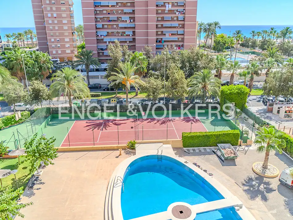 Vista exterior de Apartamento en venta en Alicante / Alacant con Calefacción y Terraza