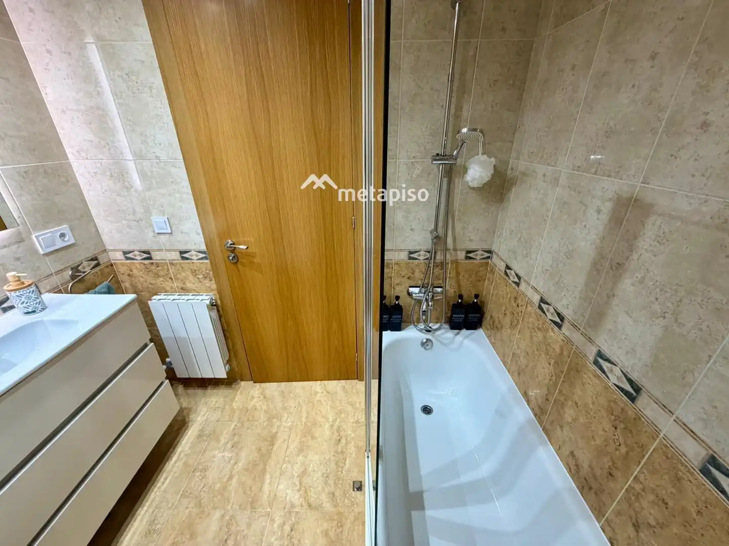 Baño de Casa adosada en venta en Santa Margarida I Els Monjos con Aire acondicionado, Calefacción y Terraza