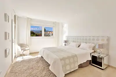 Dormitori de Casa o xalet en venda en Marbella amb Aire condicionat, Calefacció i Jardí privat
