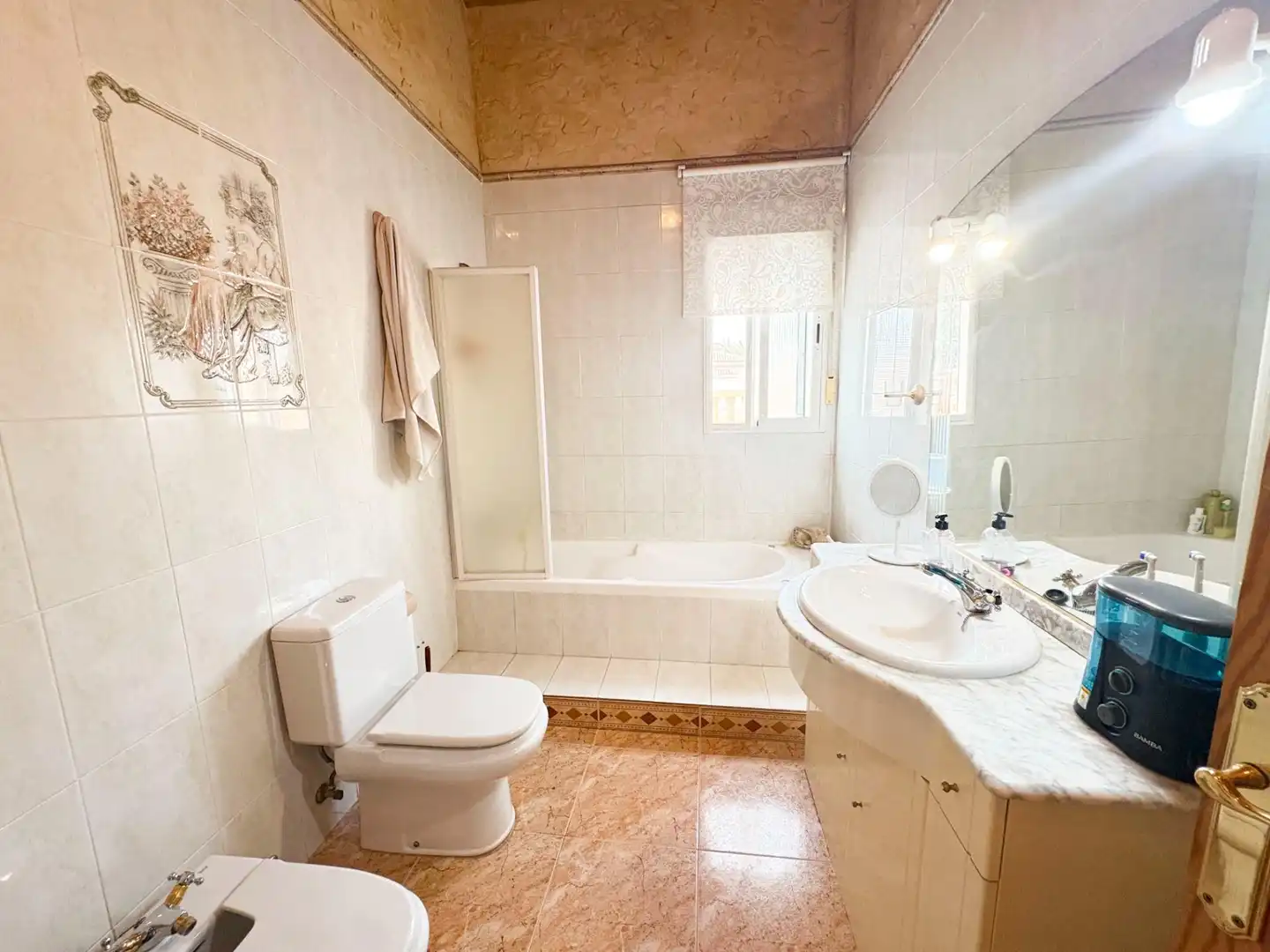 Badezimmer von Einfamilien-Reihenhaus zum Verkauf in San Isidro mit Klimaanlage, Privatgarten und Terrasse
