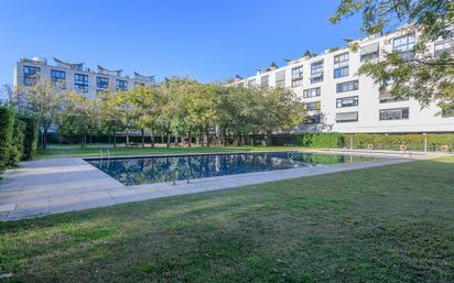 Swimming pool of Attic for sale in  Barcelona Capital  with Air Conditioner, Heating and Private garden