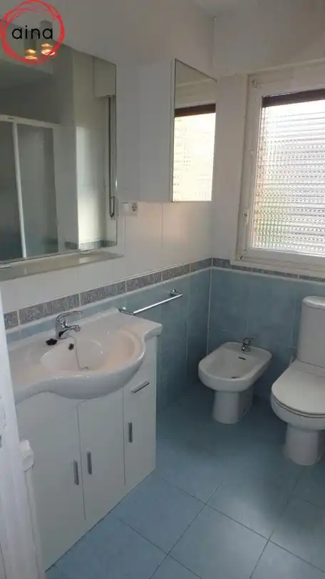 Baño de Piso de alquiler en  Pamplona / Iruña con Calefacción, Terraza y Alarma
