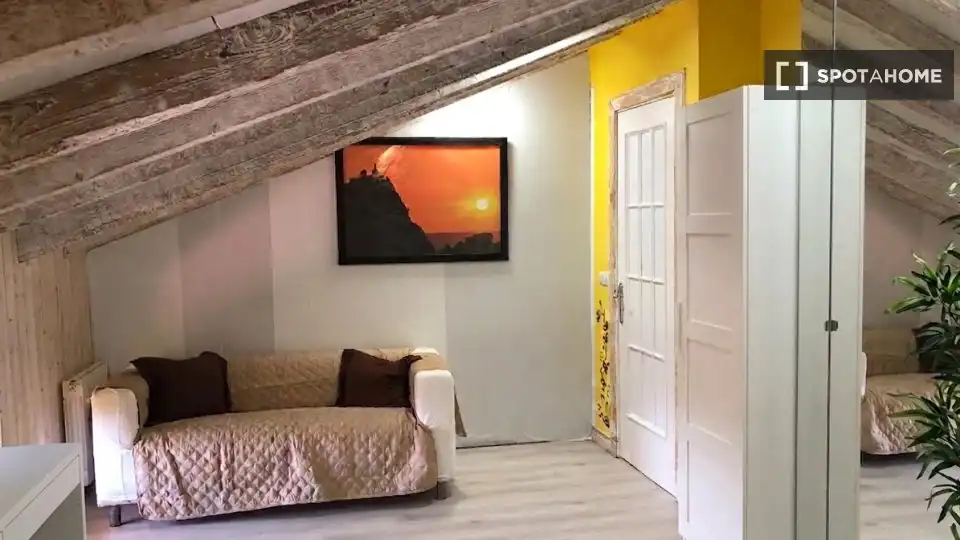 Sala d'estar de Pis per a compartir en Santa Cruz de Bezana amb Aire condicionat, Calefacció i Moblat