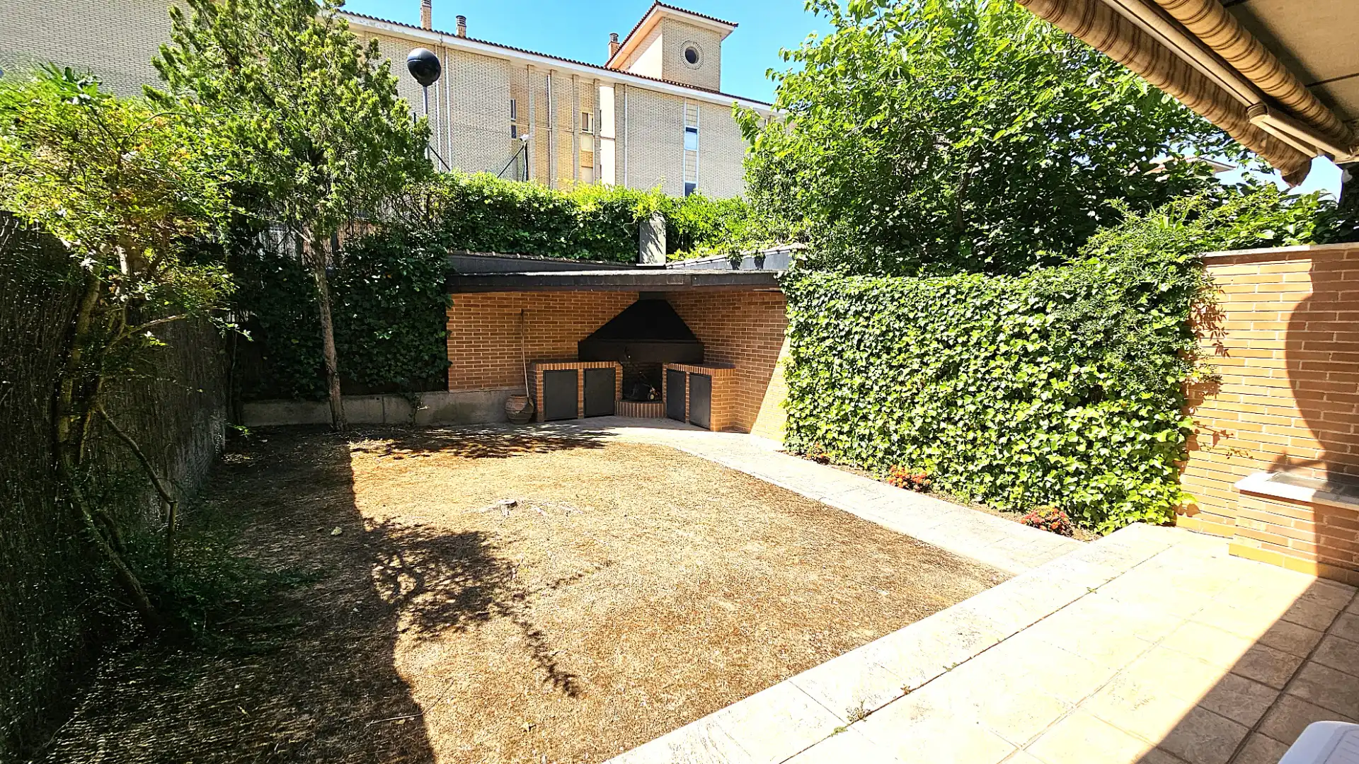 Jardín de Casa adosada en venta en Zaragoza con Aire acondicionado, Calefacción y Jardín privado